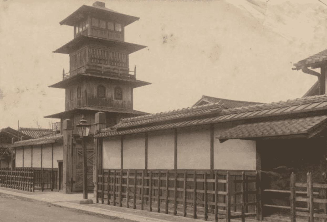 1872年（明治5年）に建立したと伝わる望火楼（日彰校）、京都市学校歴史博物館蔵