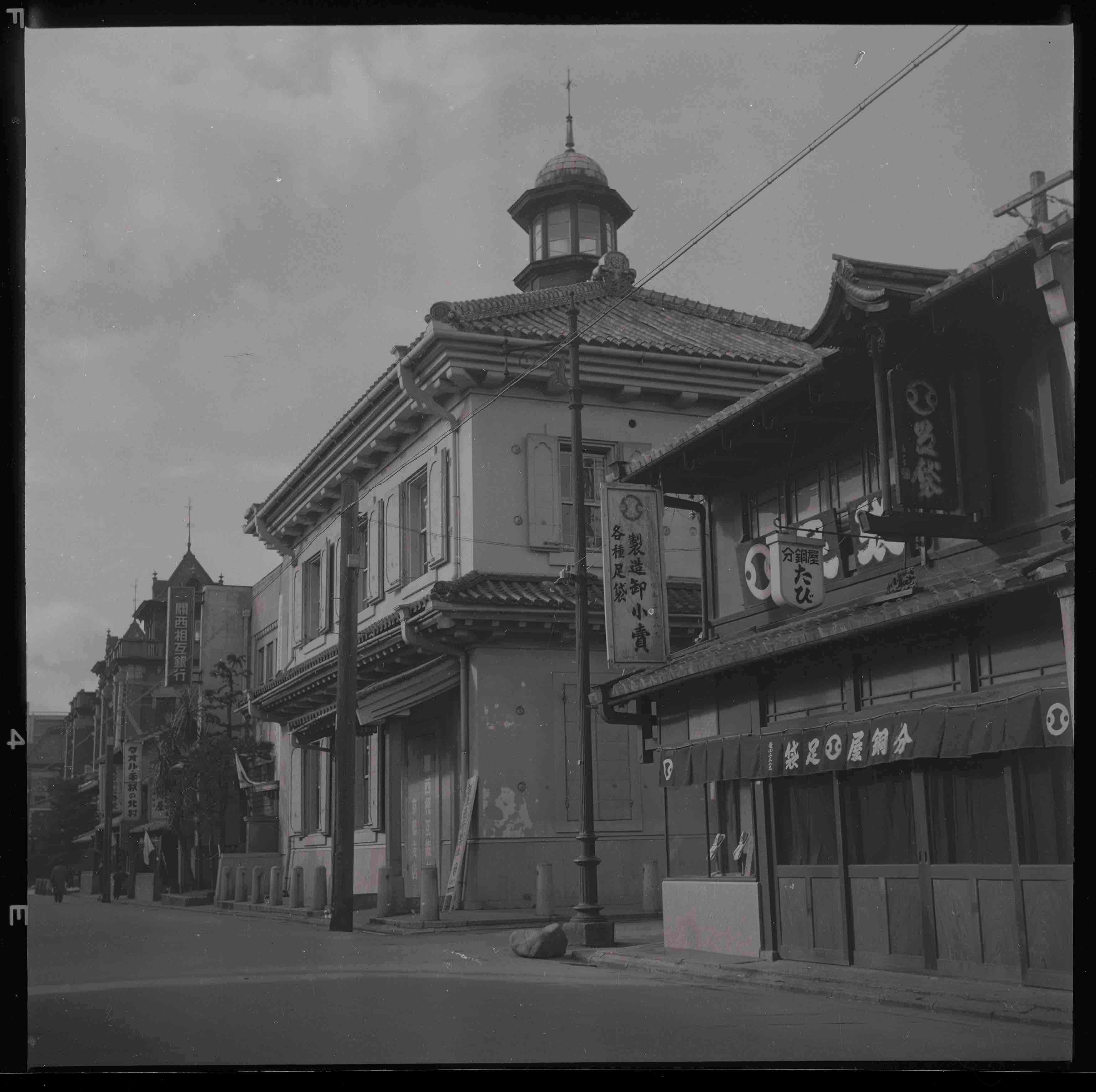 Kansai Mutual Bank, Kyoto Branch, shot in 1960, Source: Kyoto Memory Archive